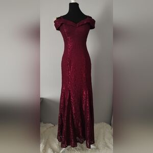 Bridesmaid Party dress R&M Richards  6 Zipper Color  Burgund Excellent Condition
